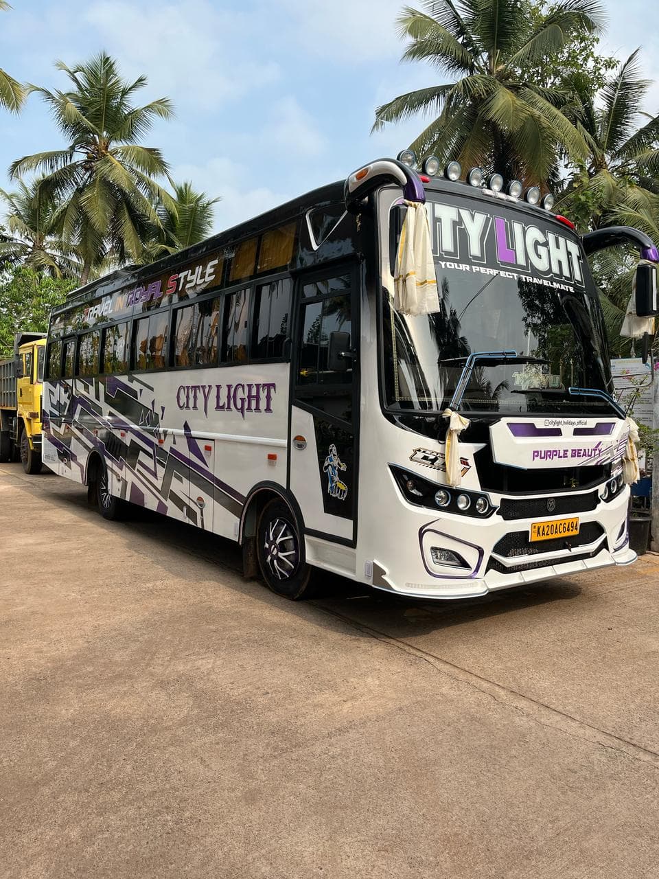33 Seater Minicoach