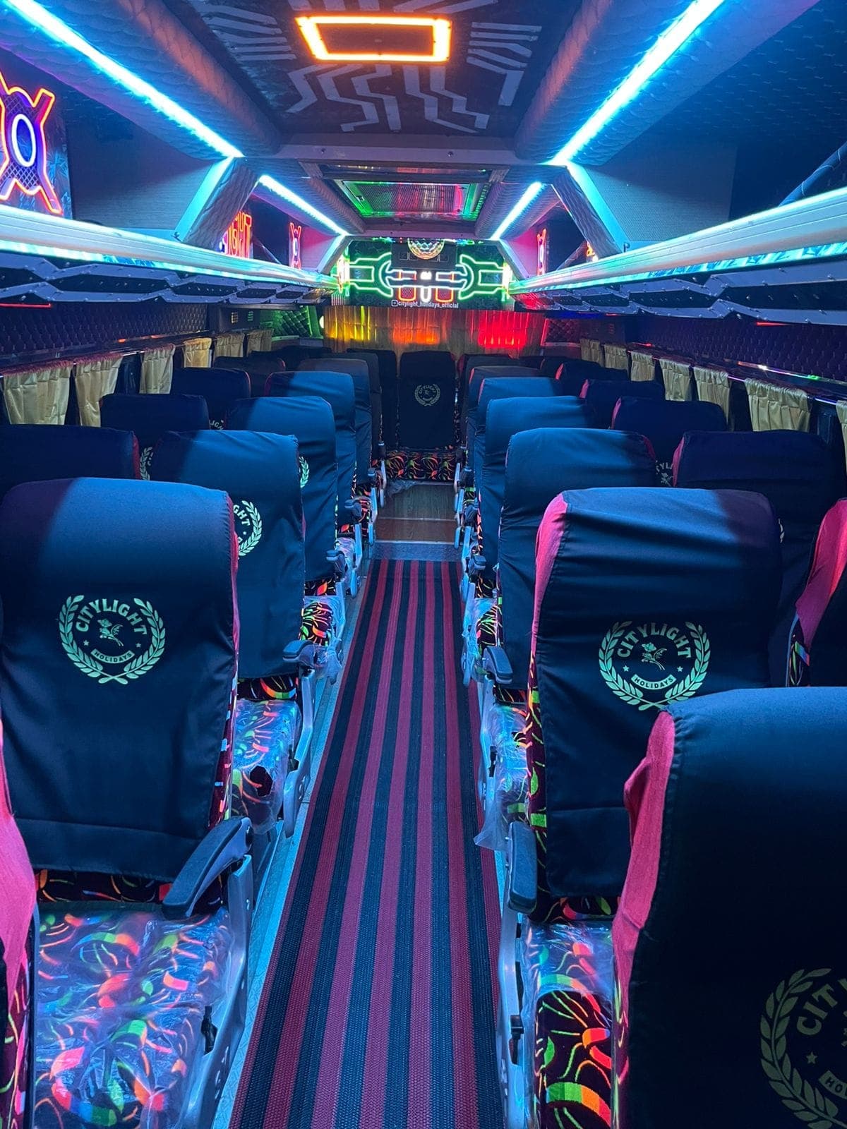 33 Seater Minicoach